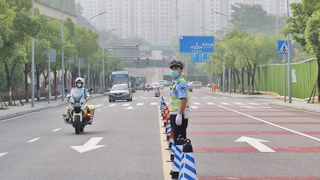 高考护航路上 他们是最美风&ldquo;警&rdquo;