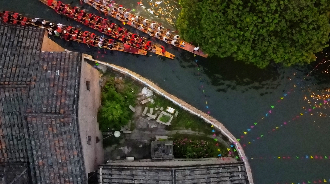 夜竞龙舟迎端午