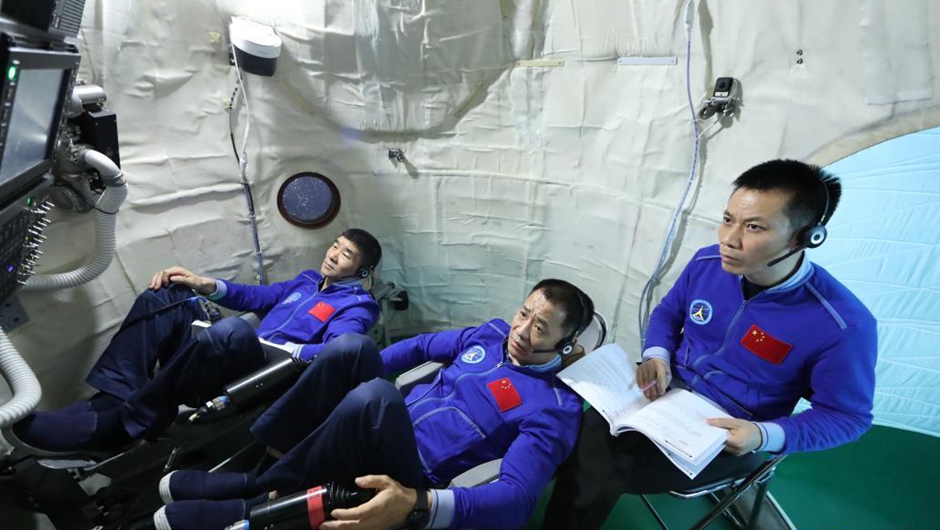 神舟十二号航天员训练