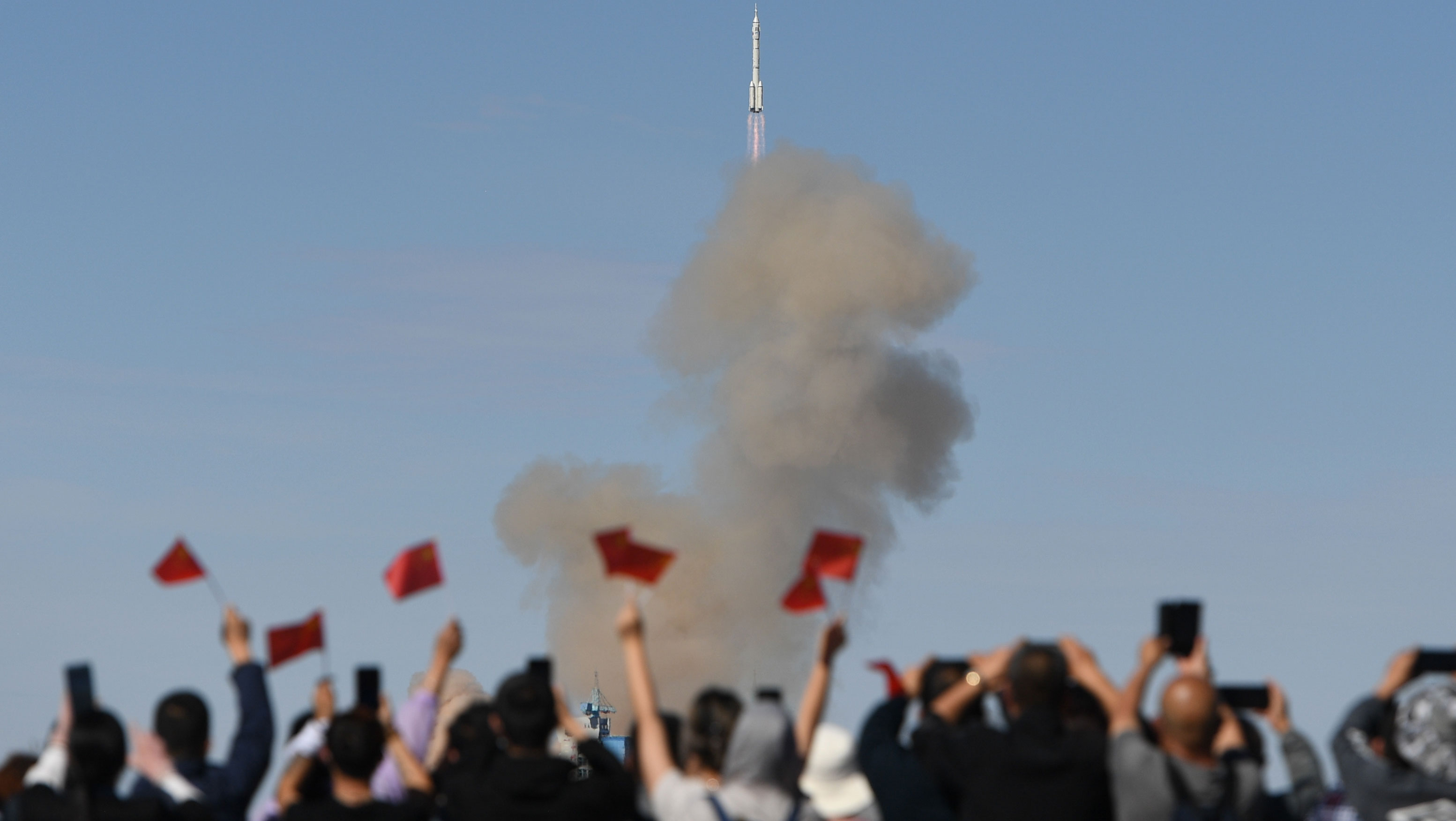 神舟十二号飞船发射升空