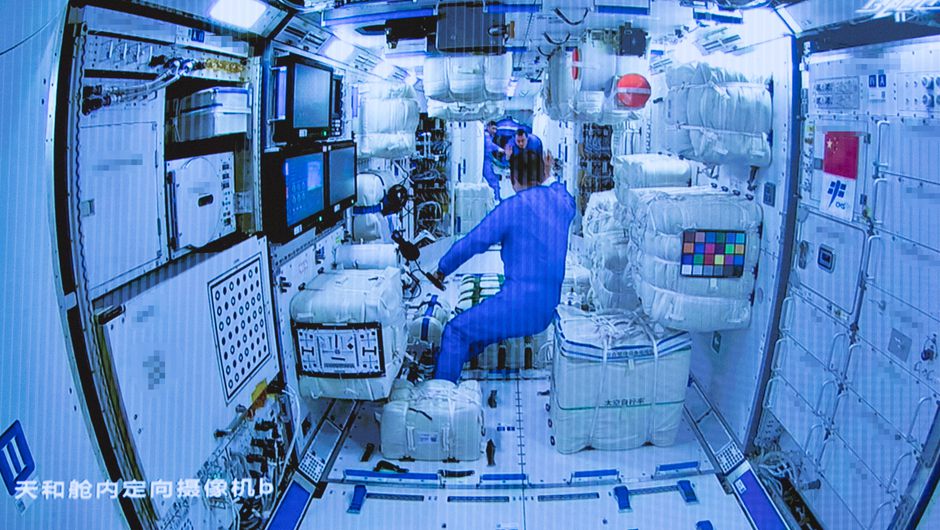 神舟十二号3名航天员顺利进驻天和核心舱