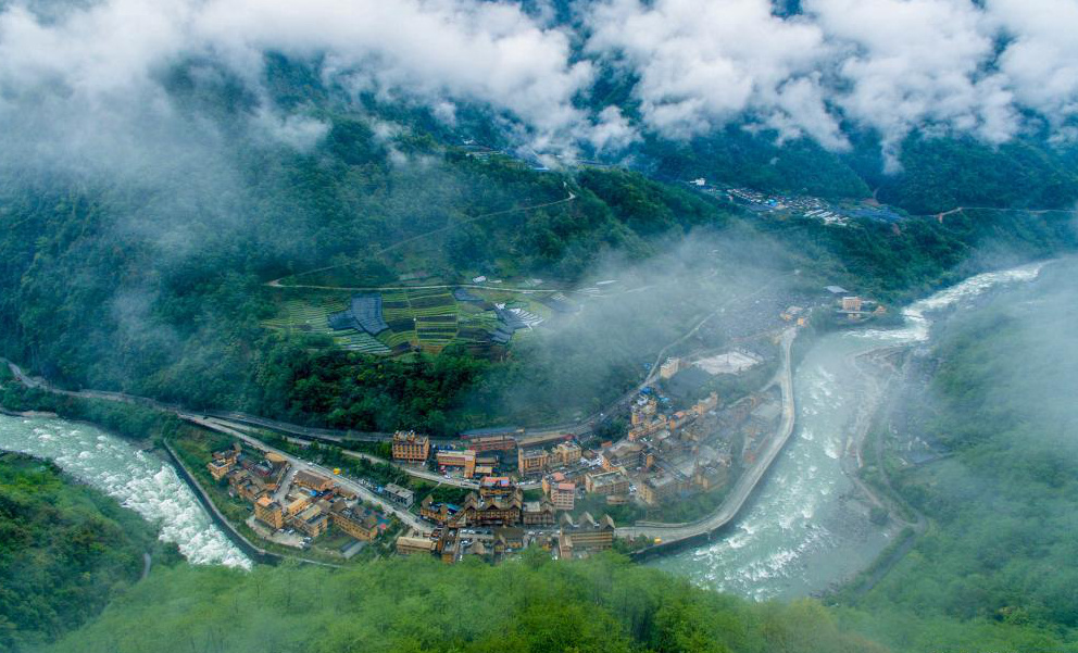 习近平的小康故事丨“给群众打开一扇脱贫致富的大门”