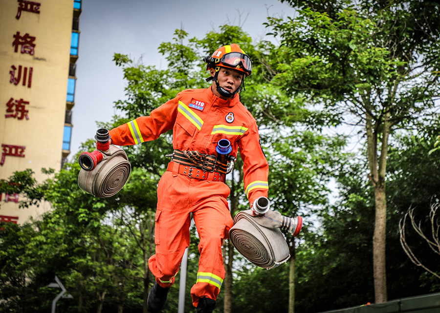 战高温 这些&ldquo;最可爱的人&rdquo;仍在坚守