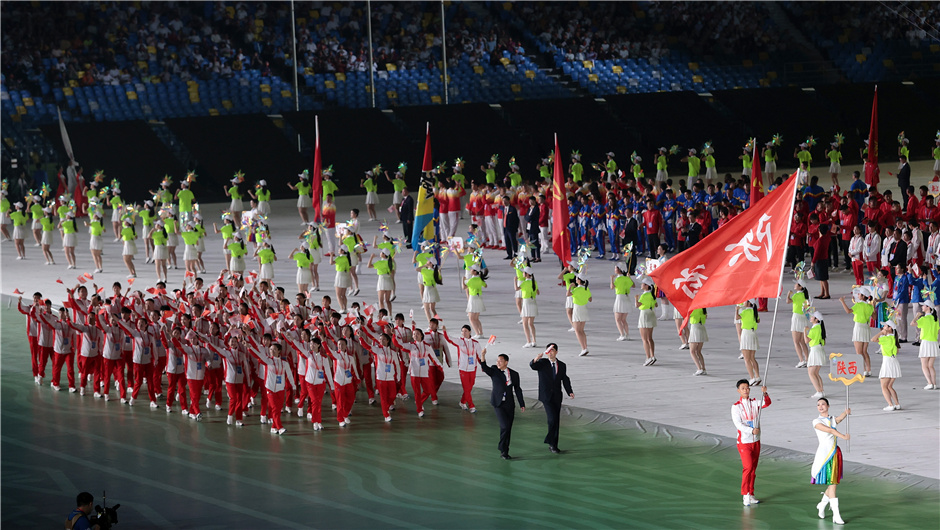 陕西省体育代表团在入场仪式上