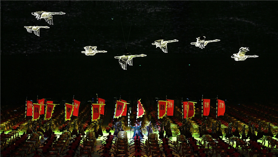 演员在开幕式现场表演