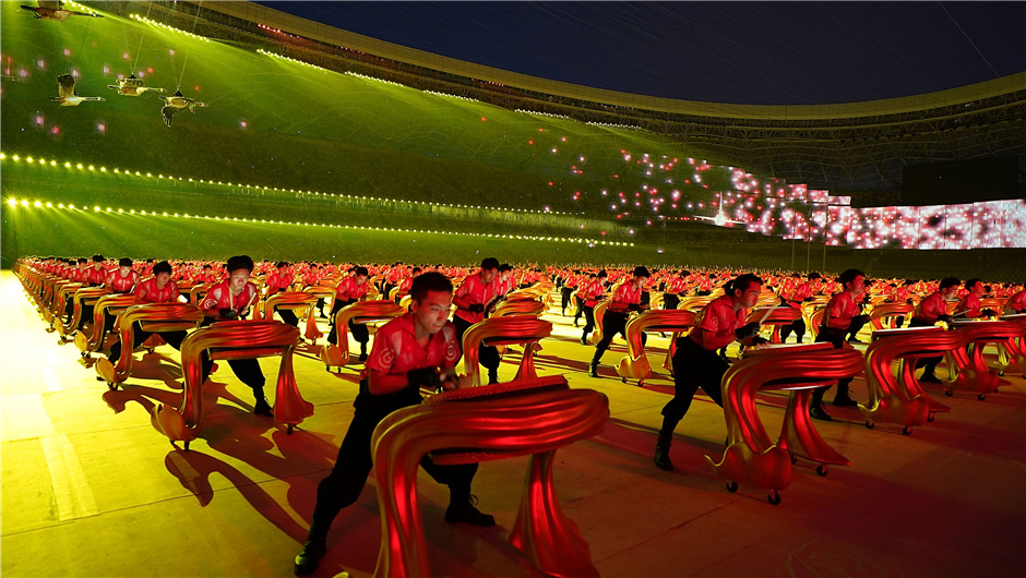 演员在开幕式现场表演