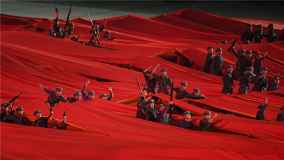 演员在开幕式现场表演