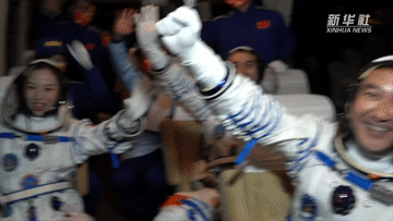 新华社即将推出&ldquo;神十三&rdquo;发射微纪录片《出征》