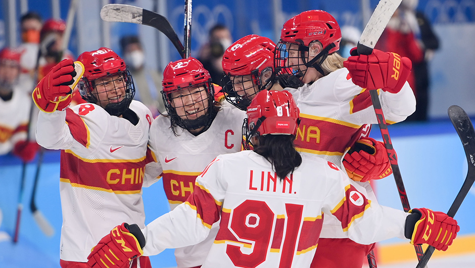 冰球女子小组赛：中国队战胜丹麦队