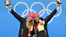 德国诺尔特车队夺得女子双人雪车金牌