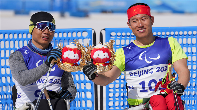 毛忠武、郑鹏包揽残奥越野滑雪男子中距离（坐姿）金、银牌
