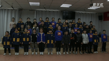 当河北阜平山里娃用歌声送别邓小岚老师时 泪崩了&hellip;&hellip;