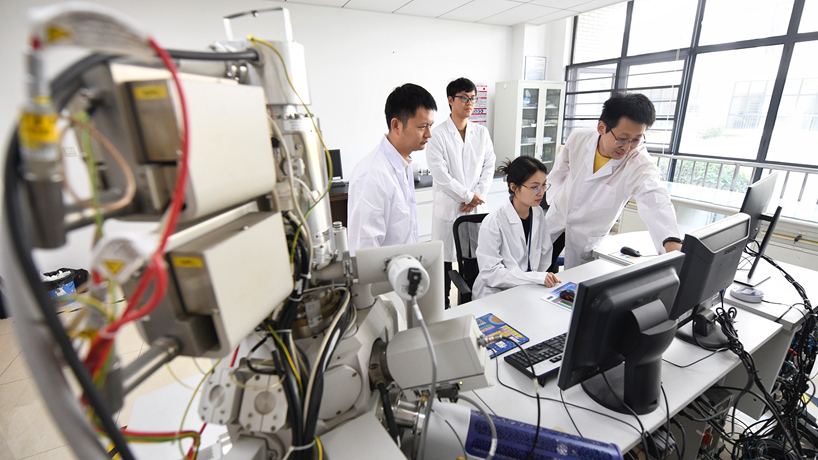 他们，像&ldquo;燃料&rdquo;一样燃烧自己火一般的青春