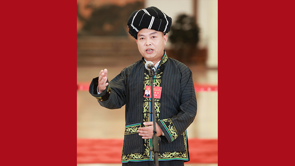 施金通代表接受采访