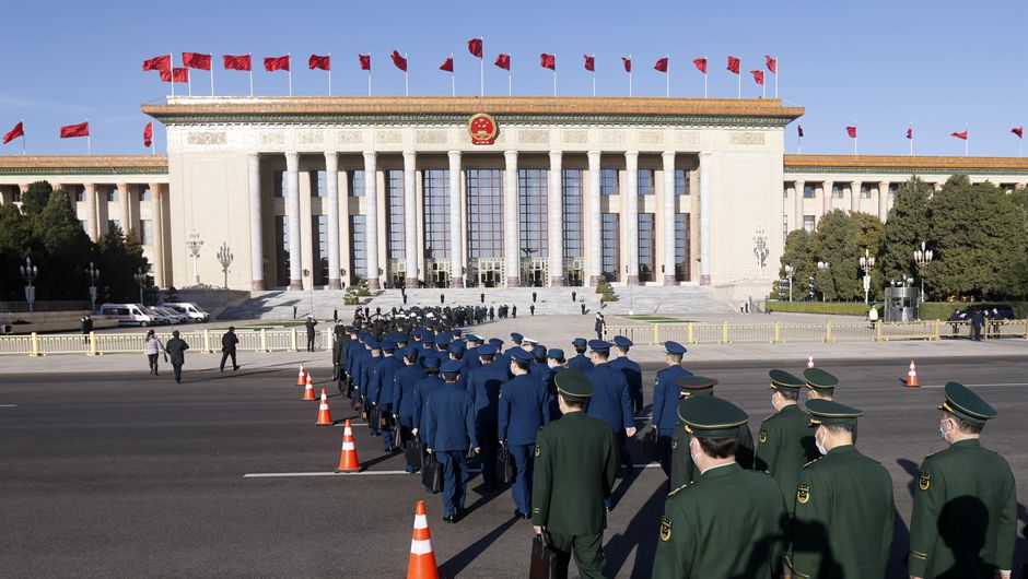全国人大代表走向会场