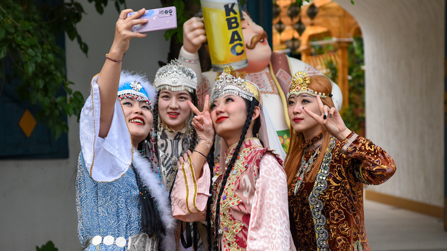 追着花儿看新疆丨新疆伊犁六星街——一条正在焕发出青春光彩的老街