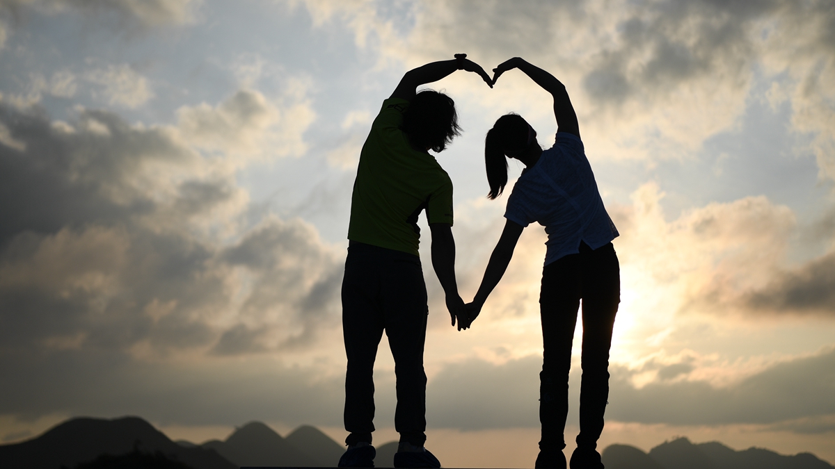 阳朔山水攀天下 岩壁绽放爱情花