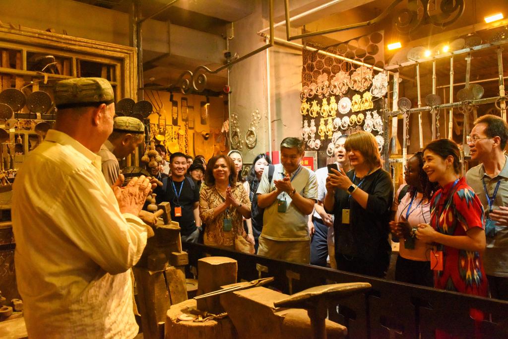 新疆值得向全世界推荐&mdash;&mdash;驻华外交官&ldquo;发现中国之美&rdquo;新疆行活动纪实