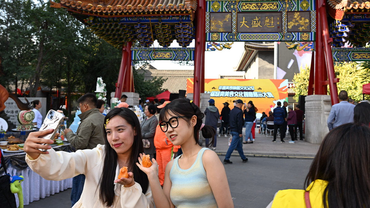 呼和浩特：多彩活动迎中秋