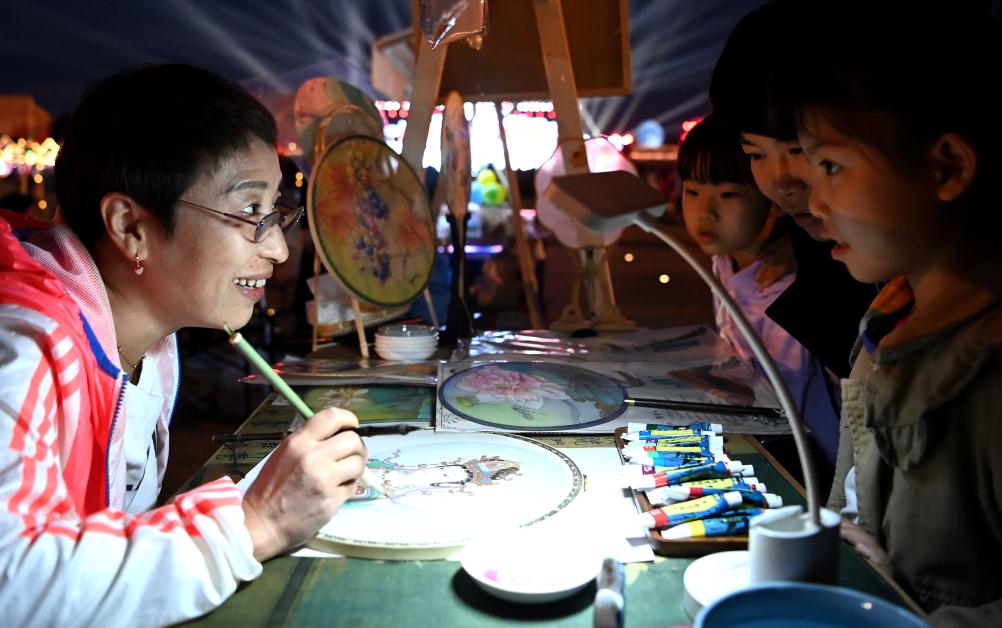 陕西西安：夜游&ldquo;千宫之宫&rdquo; 感受古今交融