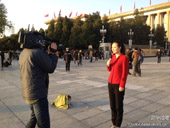 大会堂外主播出镜