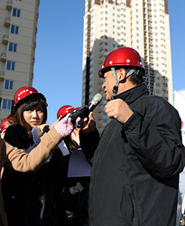 十八大新闻中心组织中外媒体在北京参观采访