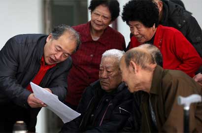 [代表委员在基层] 老委员 新提案