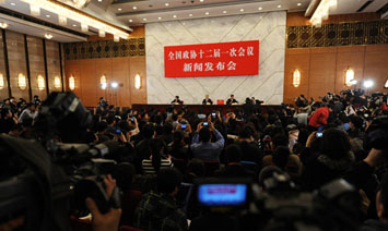 全国政协十二届一次会议新闻发布会