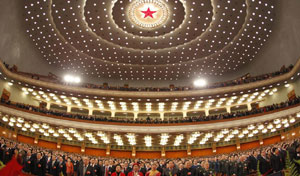 来自一线的工人、农民代表增加了155人