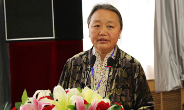 全国政协委员、奇正藏药董事长雷菊芳