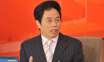 全国人大代表、波司登集团董事长高德康做客新华网两会访谈