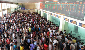 铁路实行政企分开 保障百姓出行安全方便