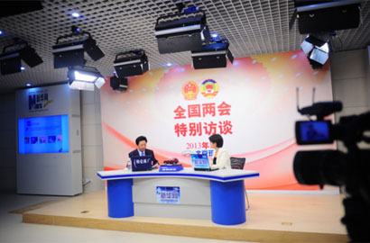 嘉宾王士岭与主持人交谈中