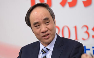 辜胜阻:中西部地区要有更多城市群 促进区域均衡发展