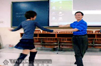 博士&ldquo;舞男&rdquo;课间热舞蹿红网络 为大学老师
