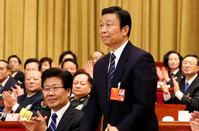 李源潮向全场代表致意