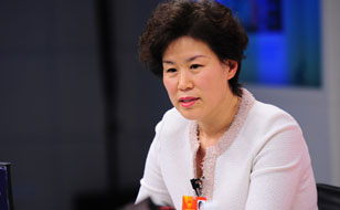 闫立英：农村普通高中需要的资金还非常大