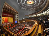 十二届全国人大一次会议在北京闭幕