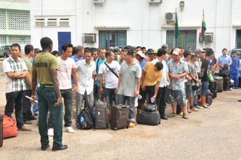 158名涉嫌在加纳非法采金中国人准备回国