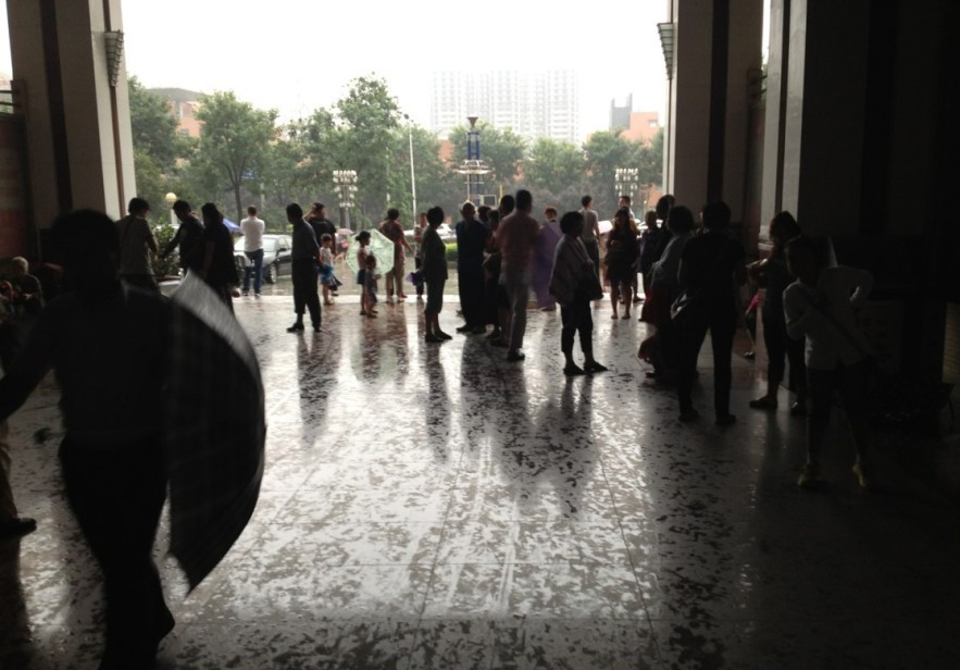 民房倒塌严重 部分通讯中断