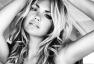 第一美胸超模黑白写真 难掩傲人身姿