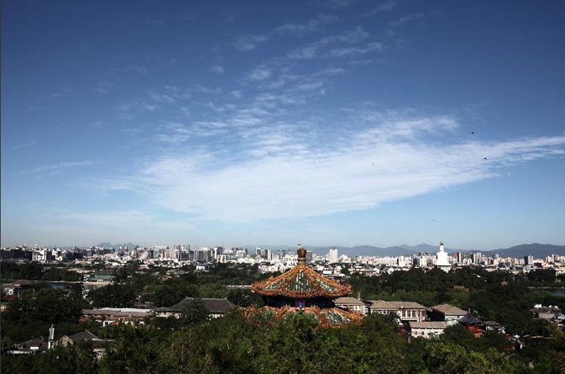 北京连日雾霾终散尽 一夜风雨后碧空如洗
