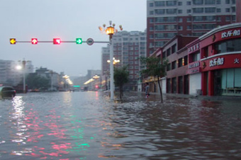 辽宁黑山县出现罕见特大暴雨 连发10次暴雨预警