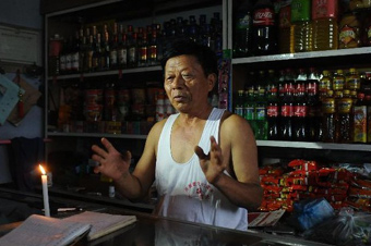 辽宁黑山突发强降雨 县城出现内涝