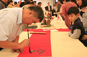 2014“欢乐春节”迎新楹联书法展在泰国举行