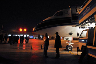 新疆启动民政救灾三级响应预案 民航局包机抵达和田