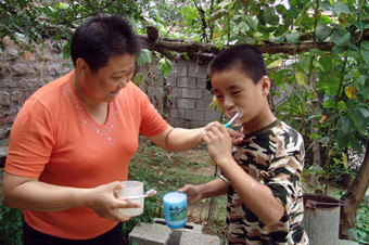 山东枣庄：&ldquo;代理妈妈&rdquo;16载书写爱心童话