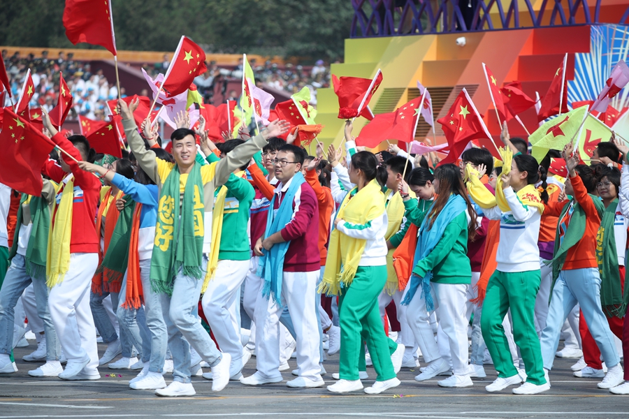 群众大游行，欢乐的海洋！