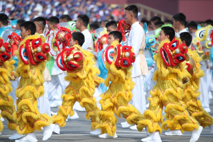 群众大游行，欢乐的海洋！