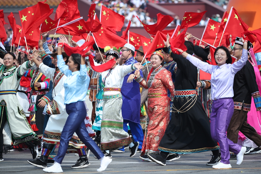 群众大游行，欢乐的海洋！